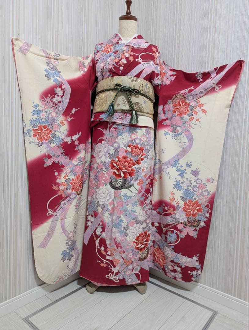 帯する二部式着物　振袖二部式