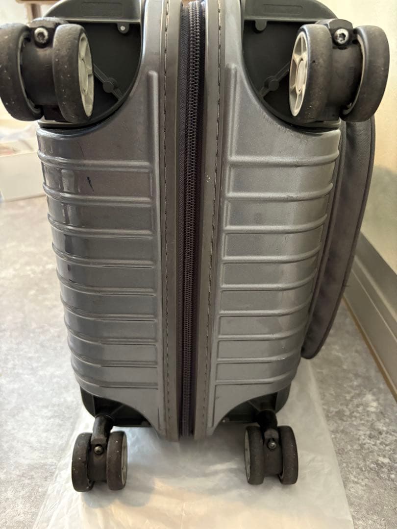 RIMOWA SALSA DELUXE リモア　サルサ ハイブリッド 35L４輪