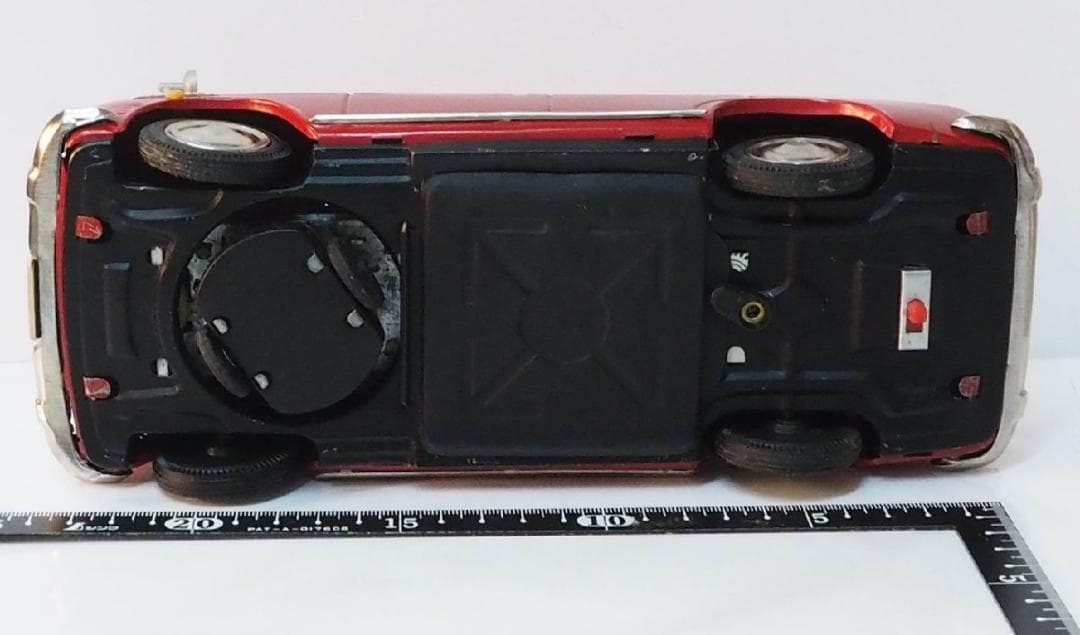 イチコー【ダットサン ブルーバード410赤 動作不良】当時物ブリキ製ミニカー箱無