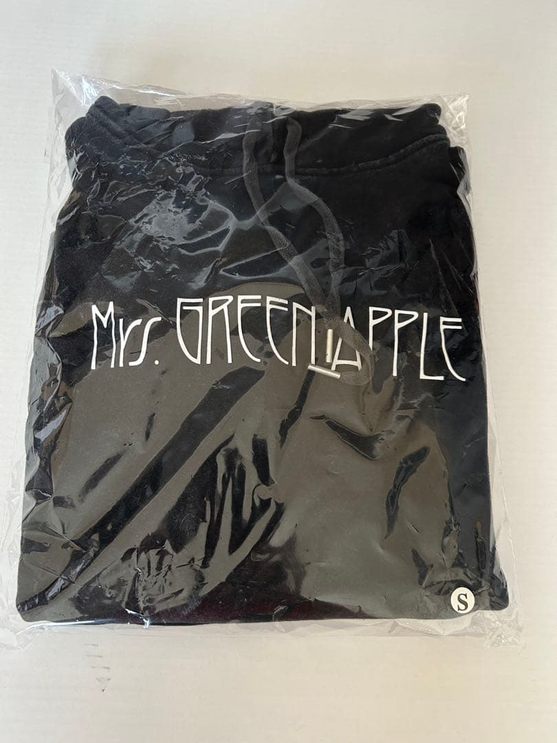 新品未開封Sサイズ　ラスト1点おまけ付きミセスグリーンアップルパーカーバベルの塔