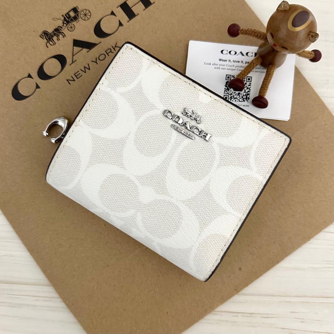 限定カラー！ 新品 COACH コーチ　折り財布　ホワイト 二つ折り財布