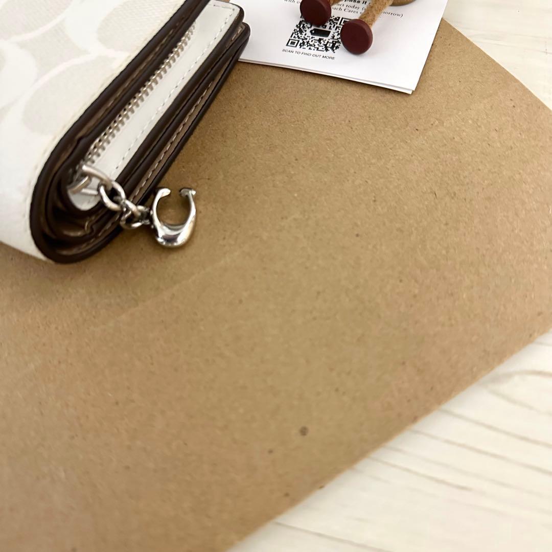 限定カラー！ 新品 COACH コーチ　折り財布　ホワイト 二つ折り財布