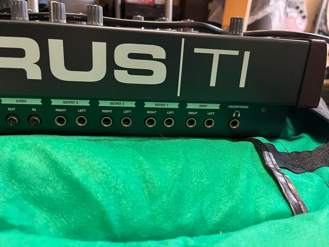 Access Virus TI 61鍵 シンセサイザー