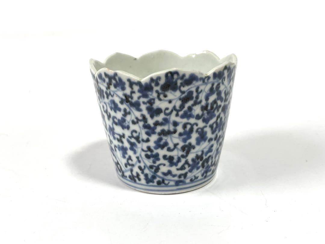 骨董　アンティーク　蕎麦猪口　輪花　染付　微塵唐草文様　フリル　カップ