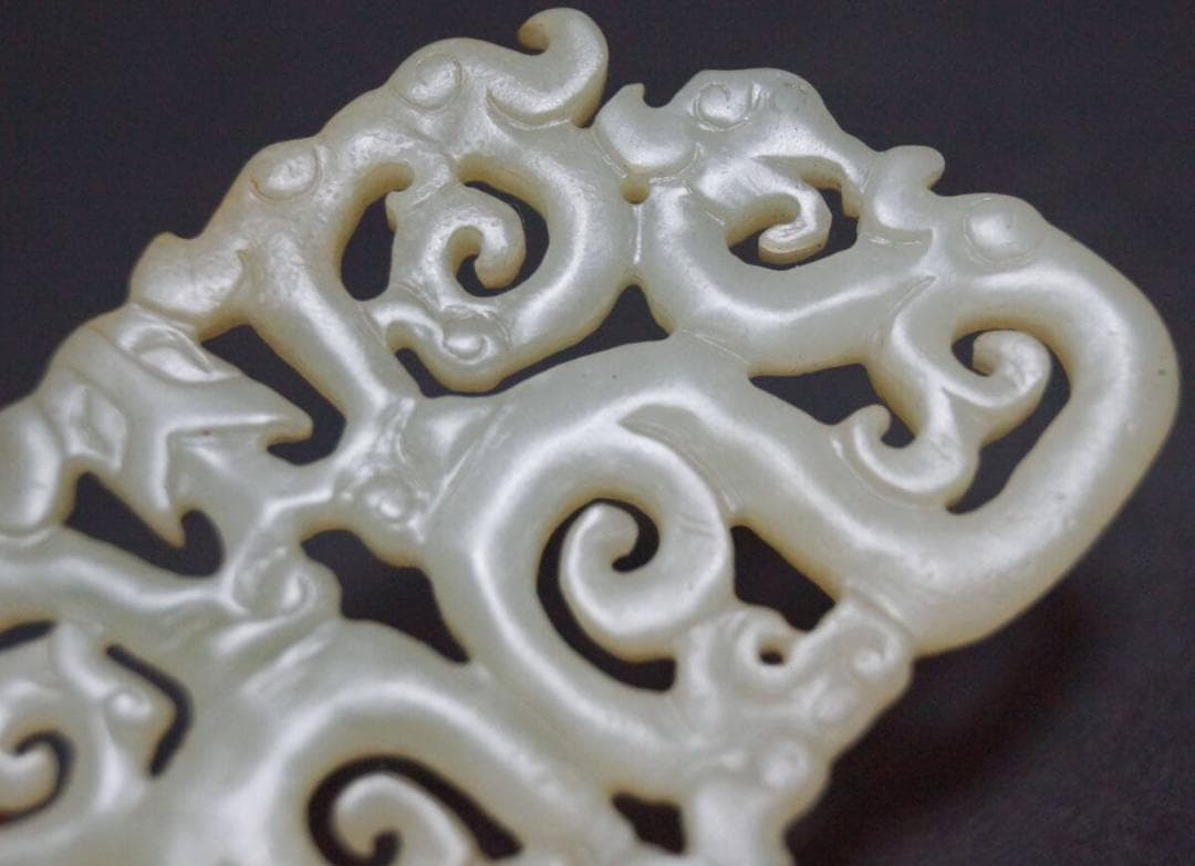 古代和田玉(ホータン)細工透かし彫り『古代龍』玉龍佩 根付 緒締玉提げ物装飾品