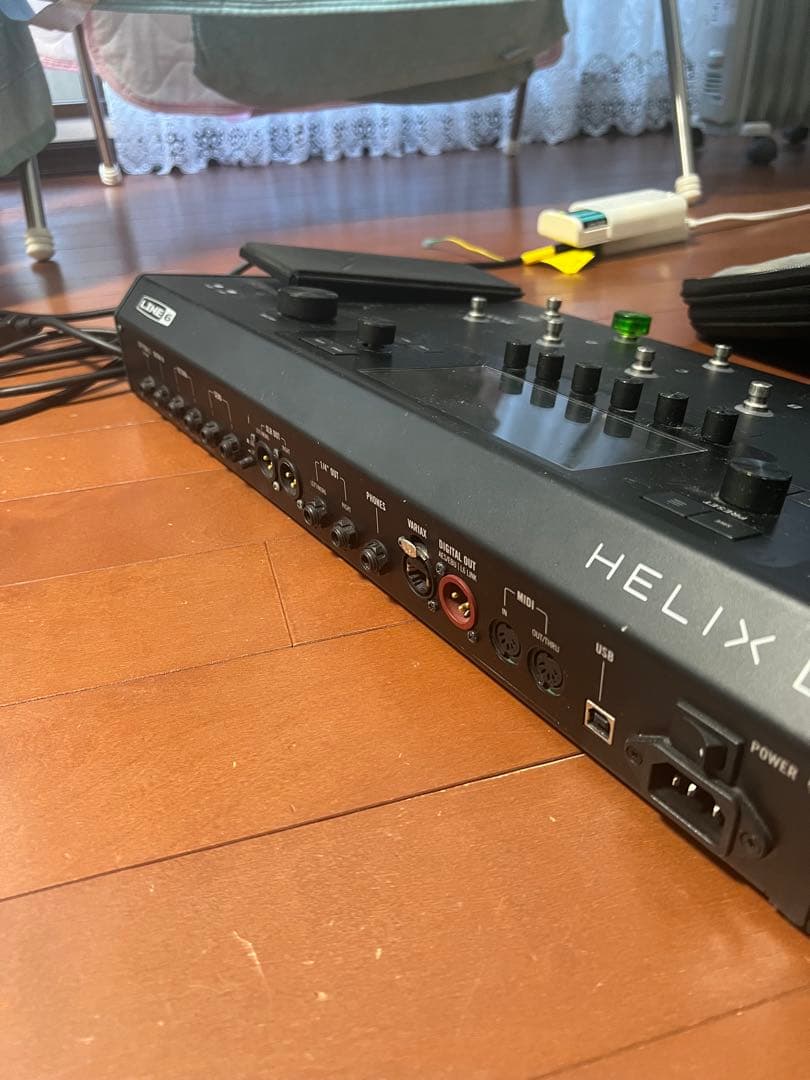 LINE 6 HELIX LT MONOケース付き　ペダル破損品