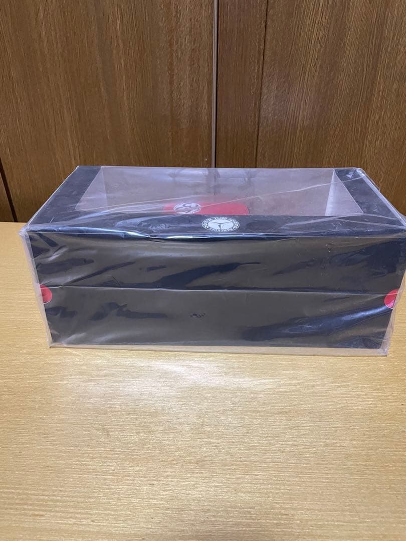 ミニカー Mercedes-Benz 300 SEL 6.8 AMG 1971 1/18