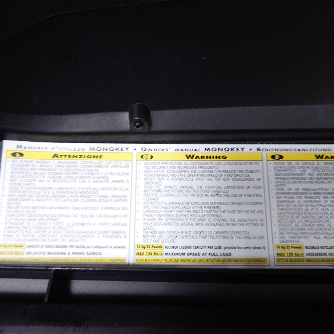 GIVI モノキートップケースV47 カーボン 美品ベース無し