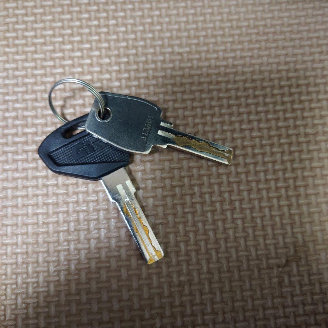 GIVI モノキートップケースV47 カーボン 美品ベース無し