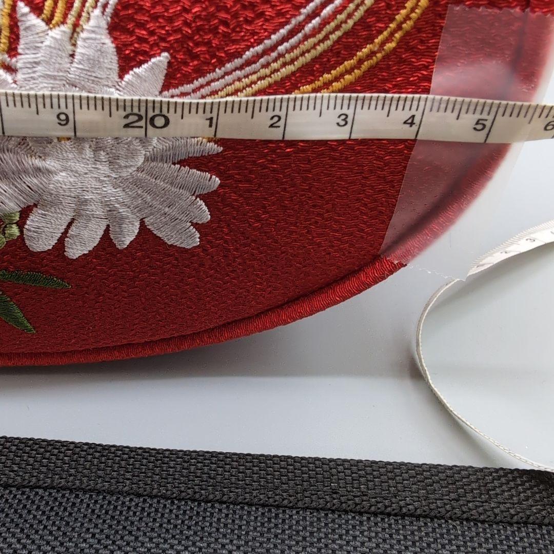 赤い花柄刺繍の和装用バッグと草履セット