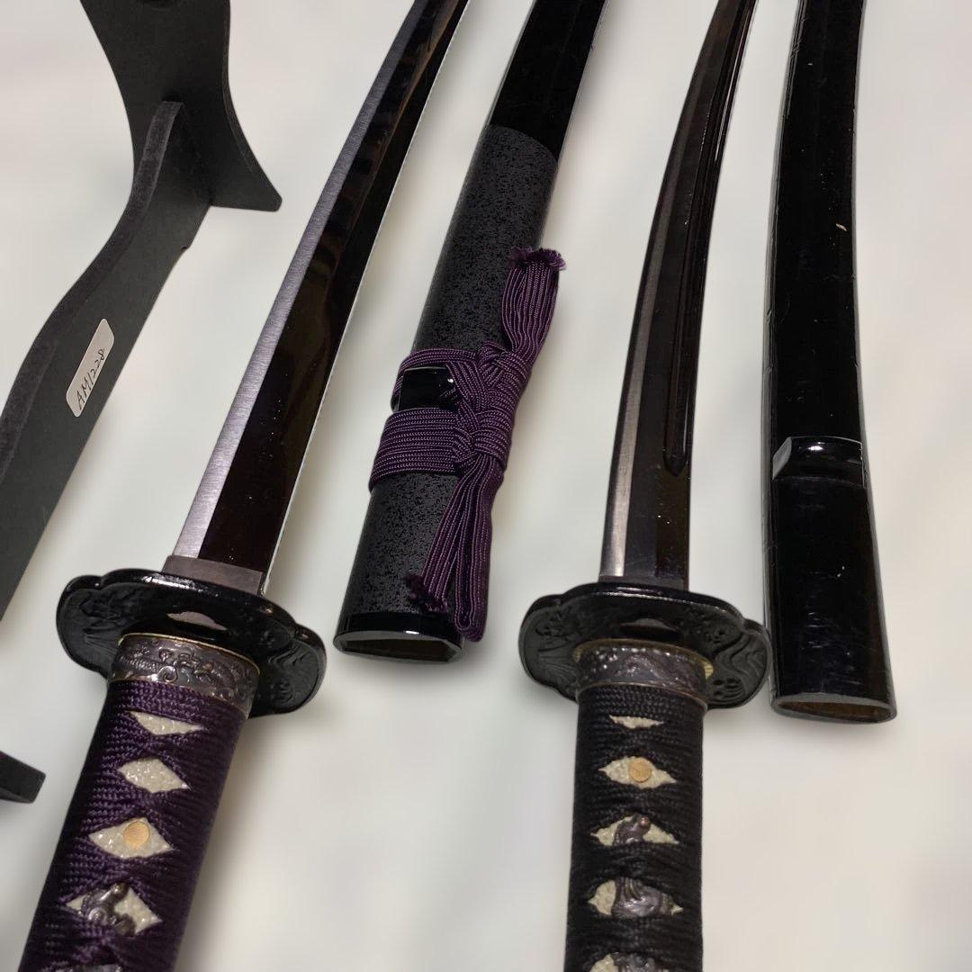 高級模造刀(明智光秀拵え)と脇差居合刀(2本刀掛台付) 紫柄と黒