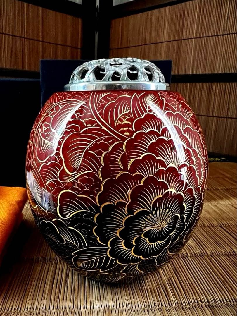 輪島塗り ぼかし 牡丹 沈金工法 三足 沈金牡丹 香呂 共箱