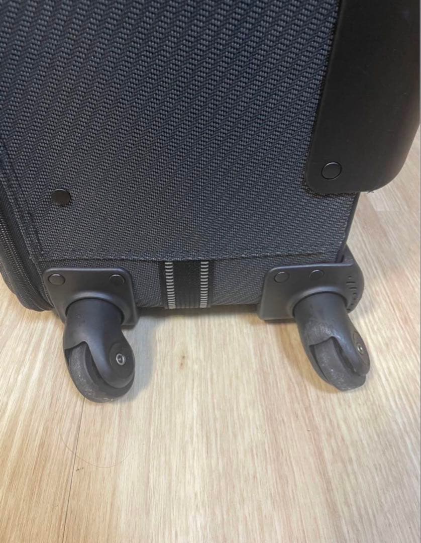 シフレ　エスケープ　大容量80L ソフトスーツケース　ちきりんさん