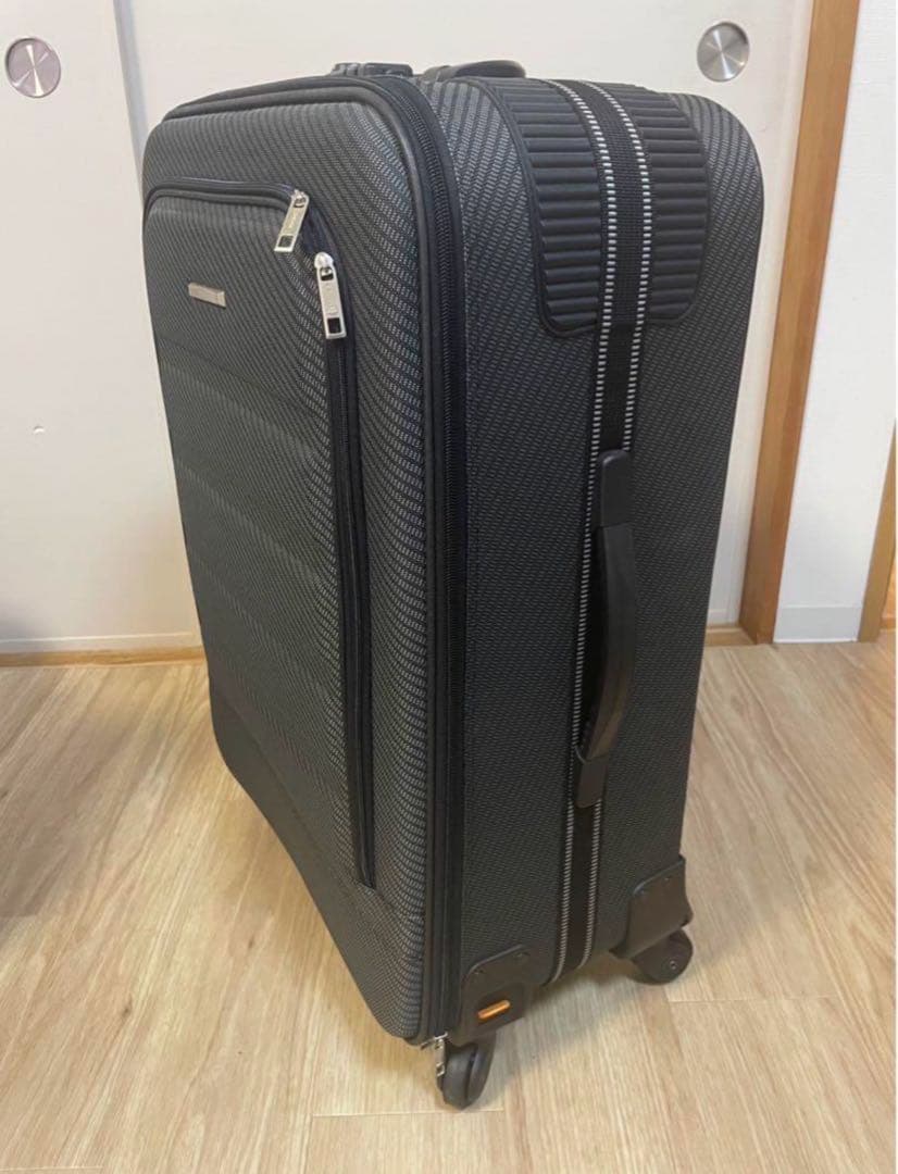 シフレ　エスケープ　大容量80L ソフトスーツケース　ちきりんさん