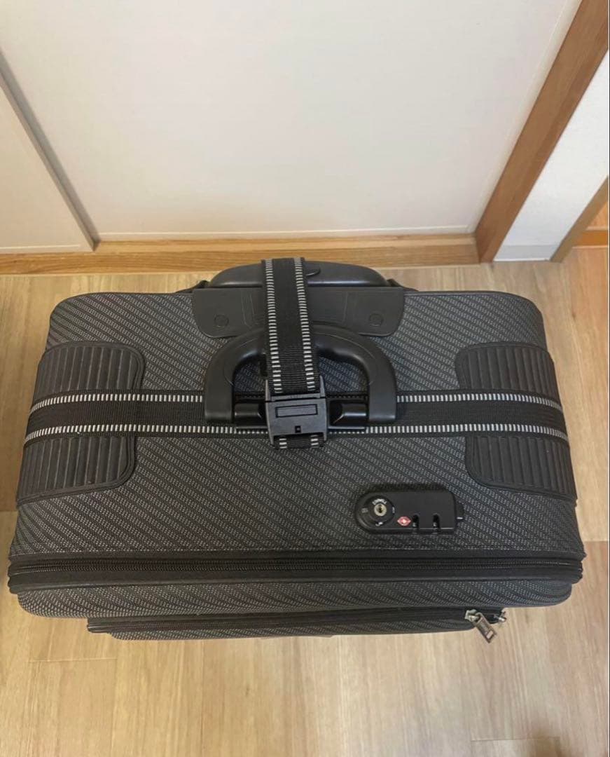 シフレ　エスケープ　大容量80L ソフトスーツケース　ちきりんさん