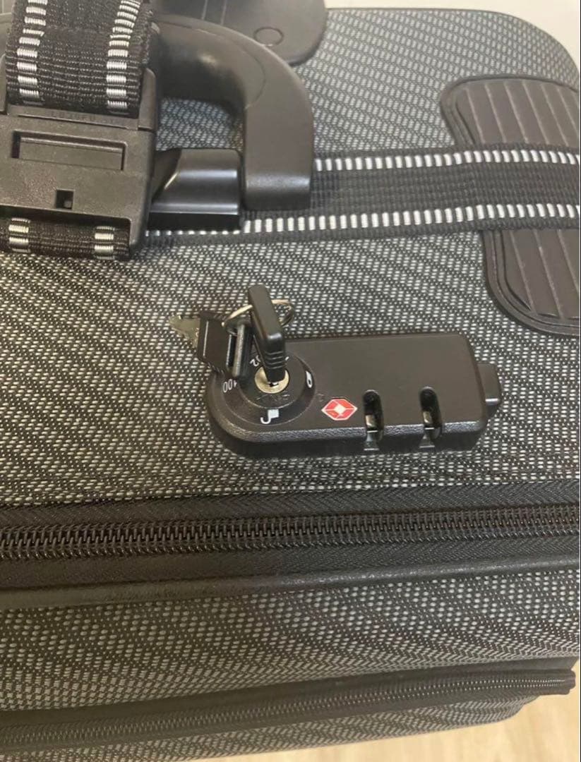 シフレ　エスケープ　大容量80L ソフトスーツケース　ちきりんさん