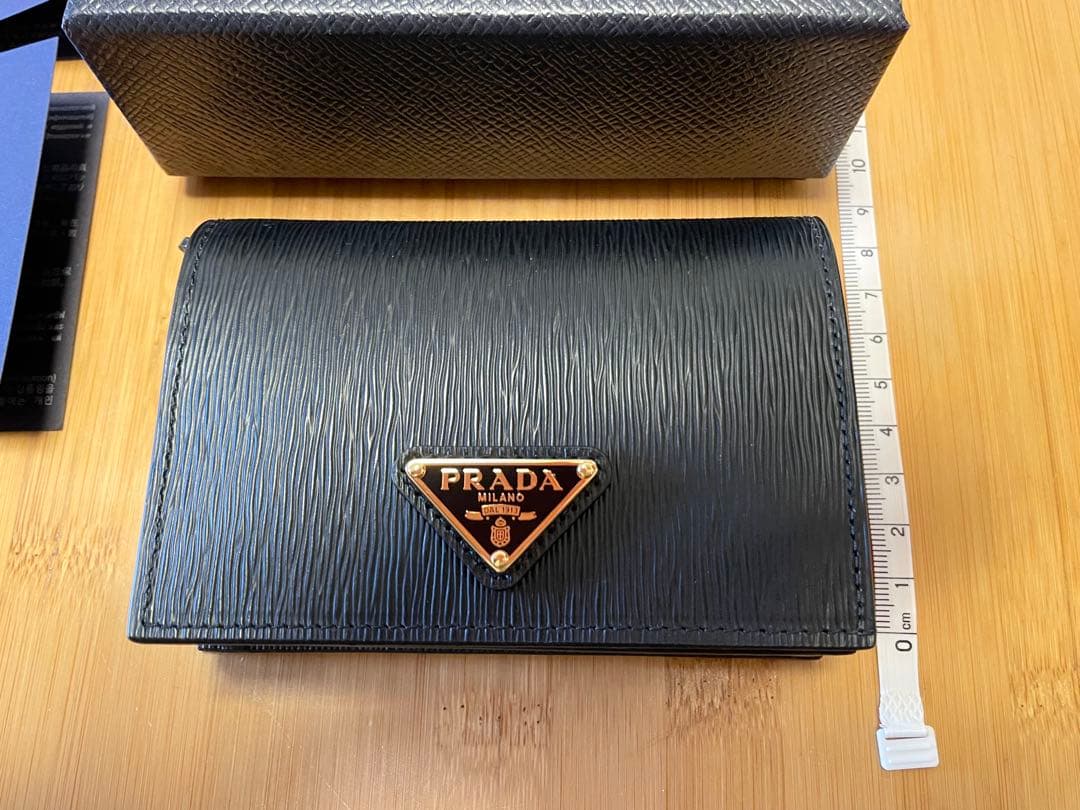 PRADA 二つ折り財布　ミニウォレット