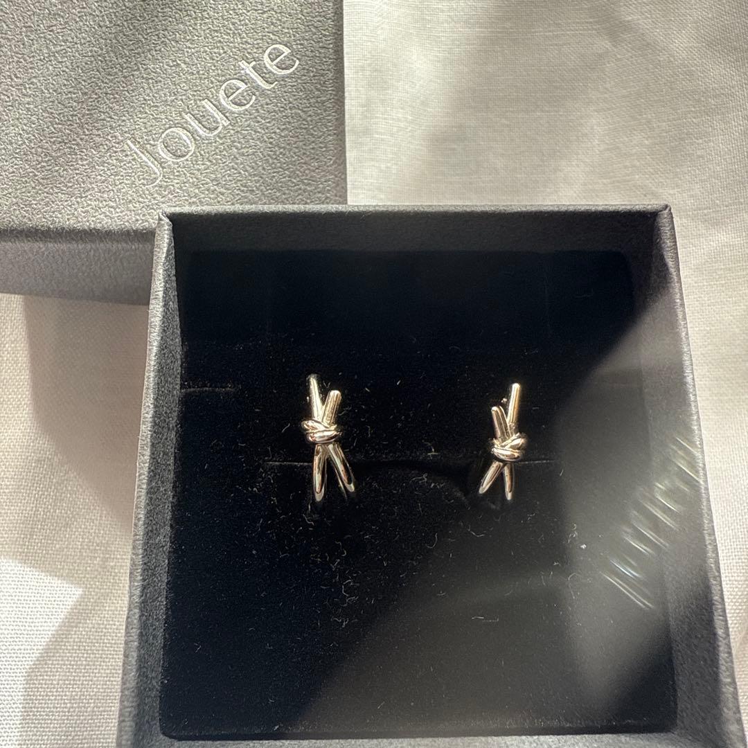 Jouete フープピアス ノット　プラチナム