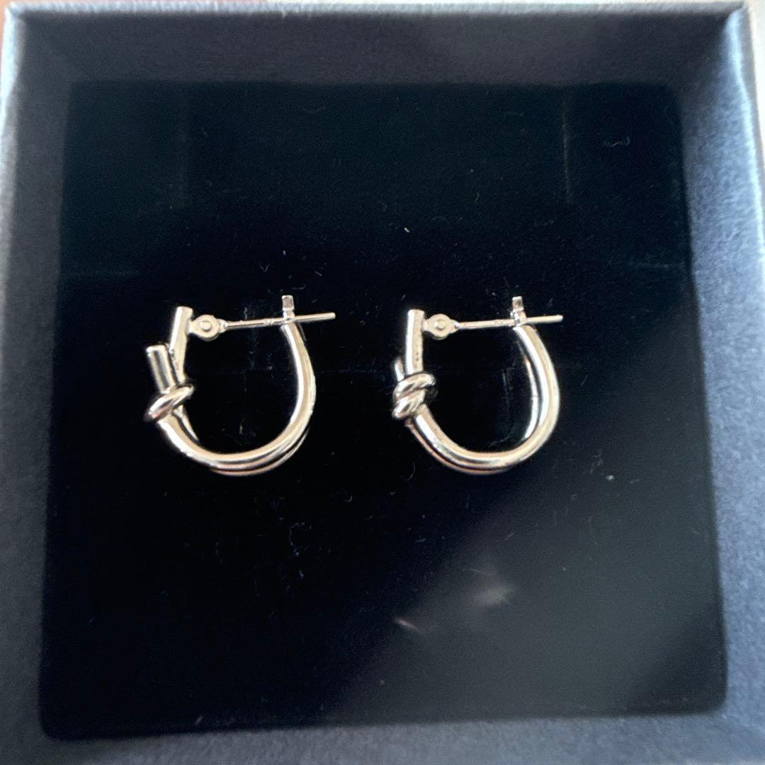 Jouete フープピアス ノット　プラチナム