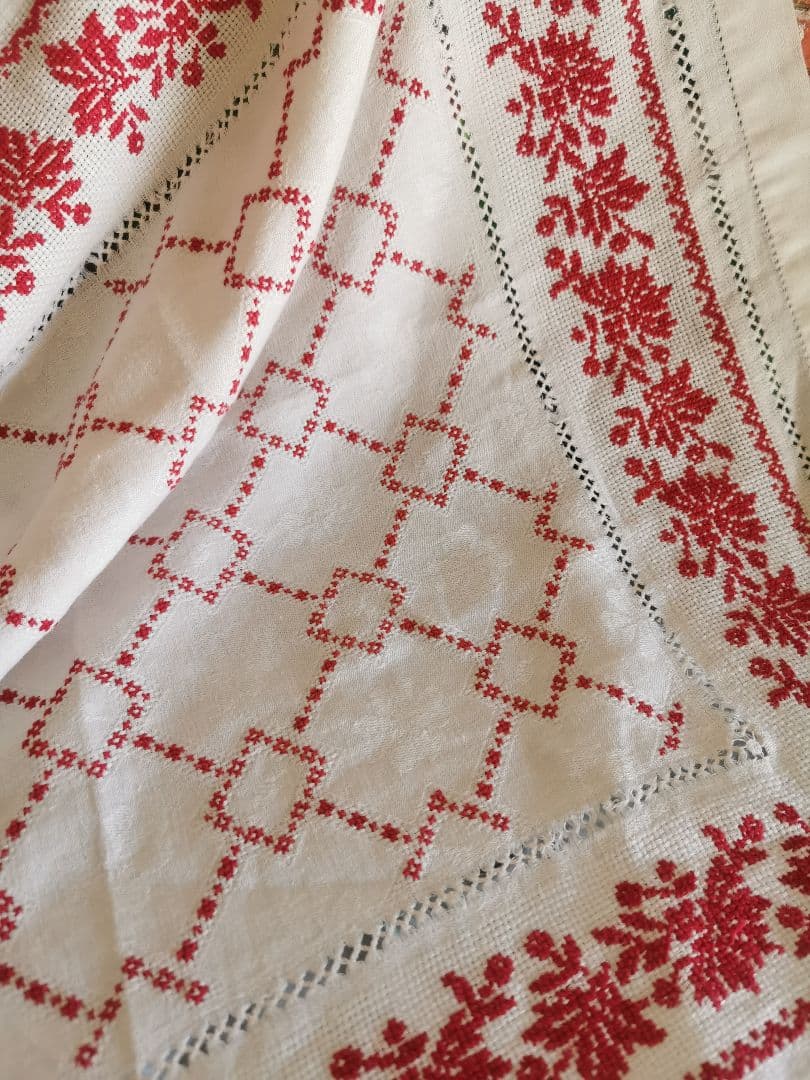 アンティークフランス ダマスク織 四つ葉紋クロス 赤糸小花✙＃刺繍 レッドワーク