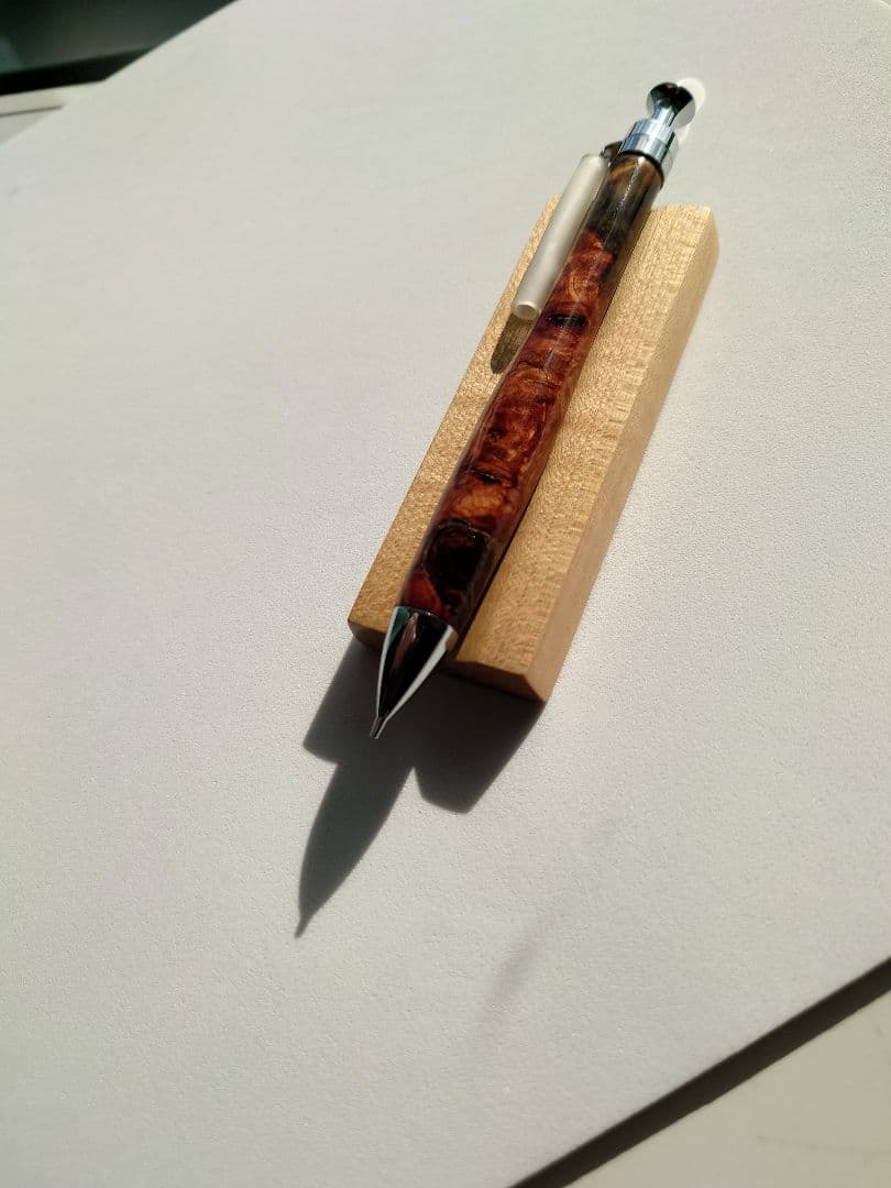 木軸ペン　花梨瘤紅白　うるし仕上げ　シャープ0.5 金継ぎ　某工房