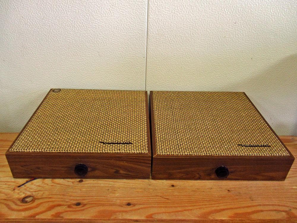 Realistic 8インチ 壁掛け スピーカー ペア 音量コントロール付き