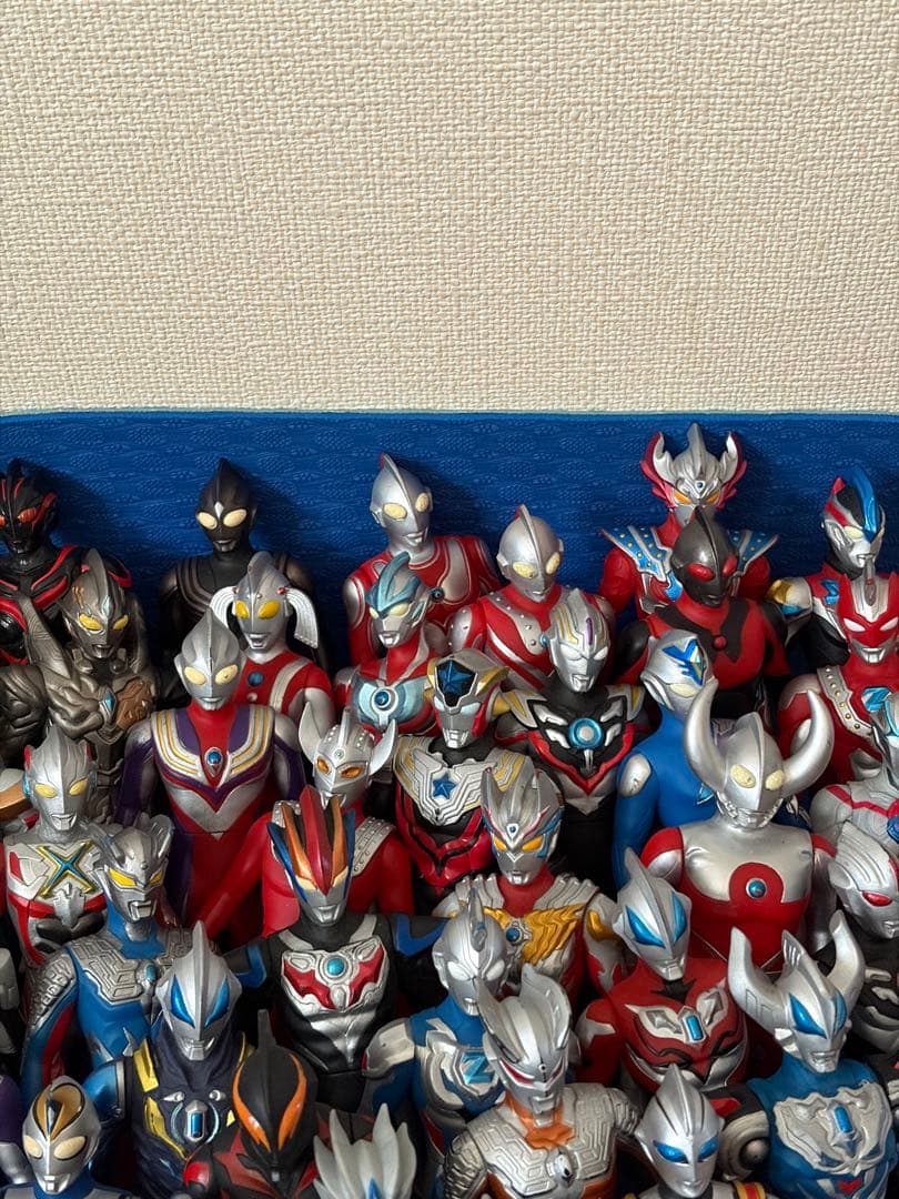 1/27までの出品【中古美品】ウルトマン・ソフビ　まとめ売り80体＋マントセット