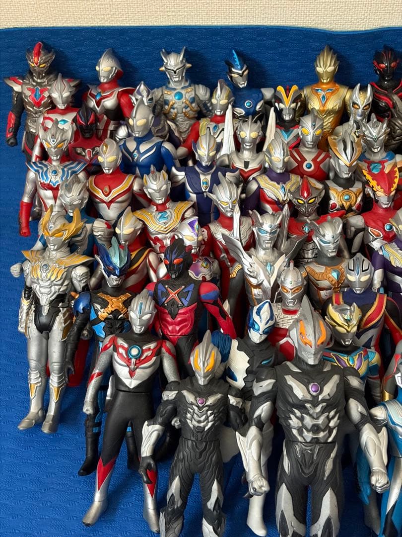 1/27までの出品【中古美品】ウルトマン・ソフビ　まとめ売り80体＋マントセット
