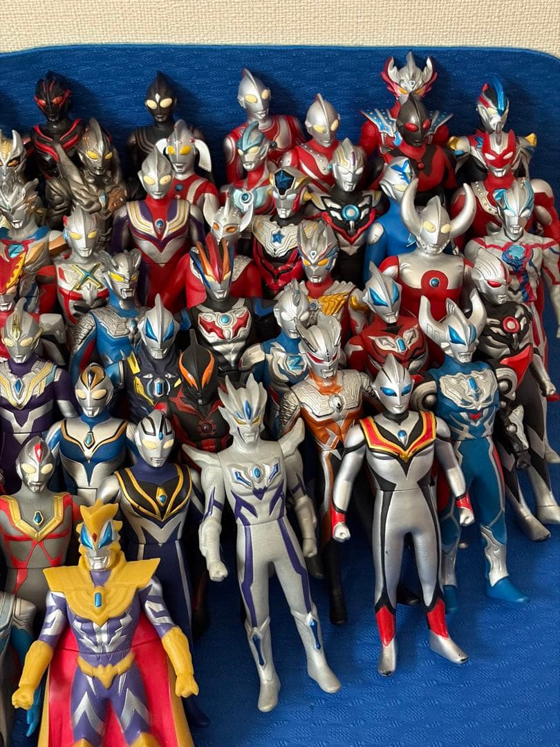 1/27までの出品【中古美品】ウルトマン・ソフビ　まとめ売り80体＋マントセット