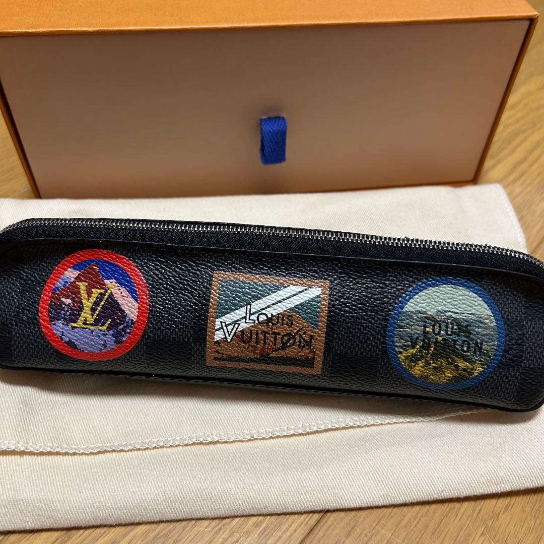 Louis Vuitton トゥルースエリザベット グラフィット ペンケース