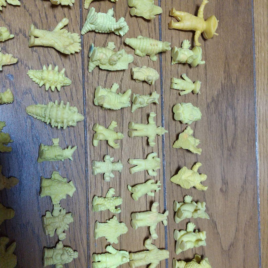 怪獣　ウルトラマン　キン消し　黃色　105 個セット ダブリ無。ポピー　丸越製。