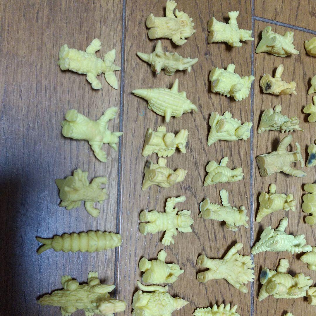 怪獣　ウルトラマン　キン消し　黃色　105 個セット ダブリ無。ポピー　丸越製。