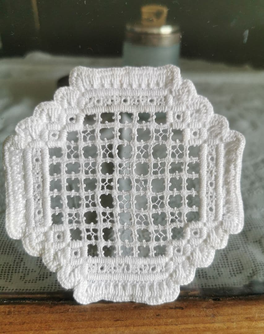 アンティーク北欧 ハーダンガー緻密な総刺繍レースコースター スクエアドイリー
