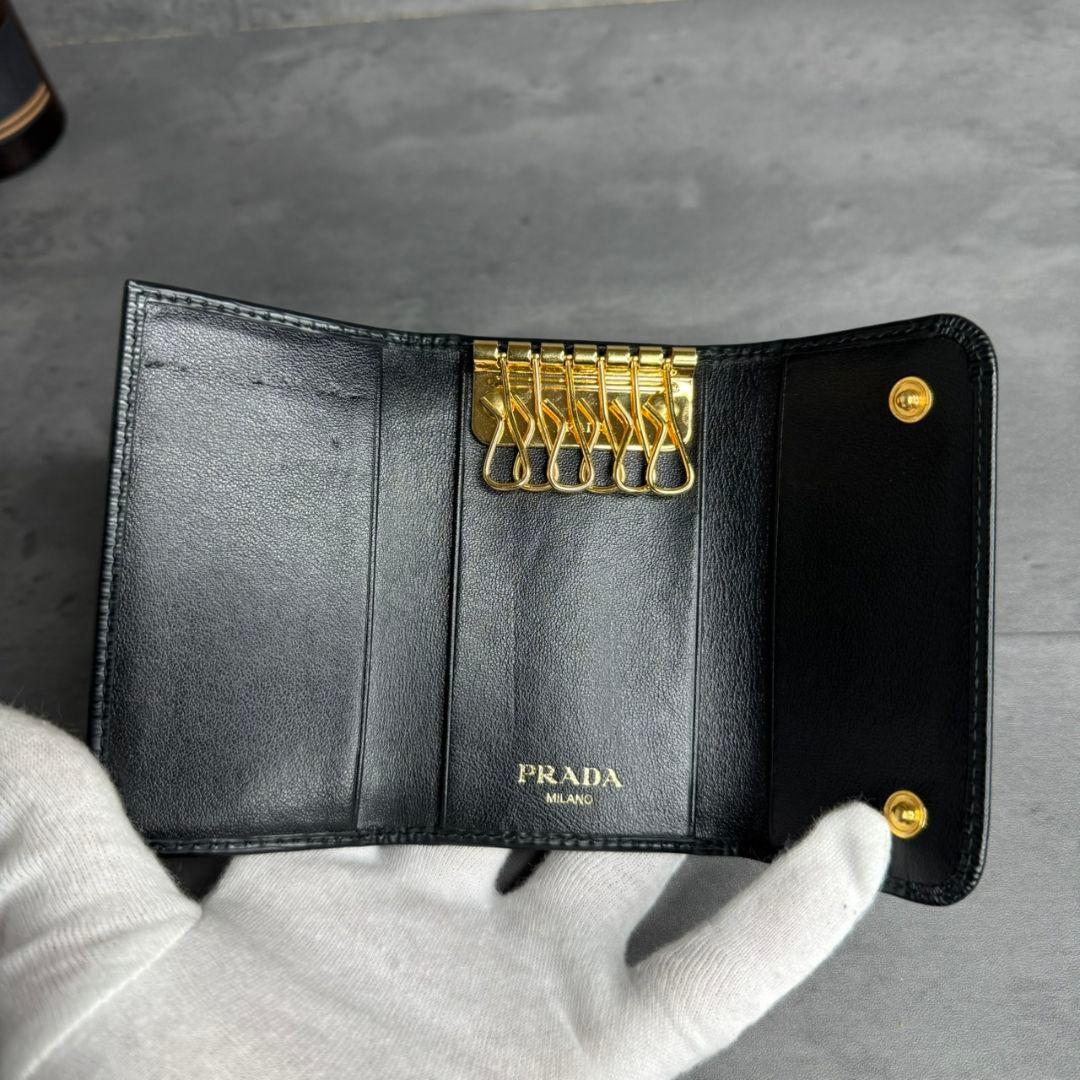【極美品】PRADA 6連キーケース トライアングル ヴィッテロムーブ RFID
