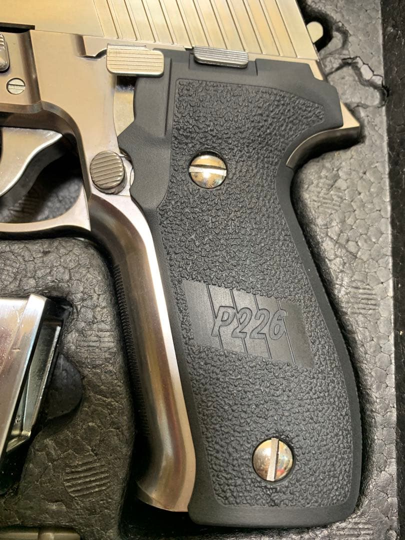 絶版　概ね美品　東京マルイ SIG シグ P226R クロームステンレス 管51