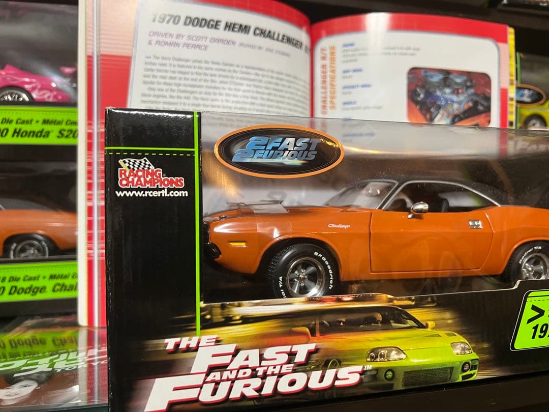ミニカー FAST&FURIOUS DODGE CHALLENGER 1/18