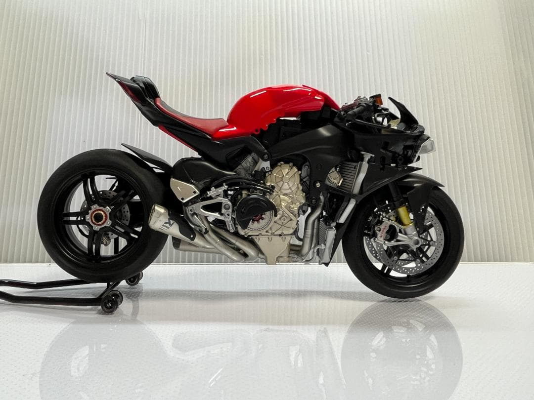 タミヤ　ドゥカティスーパーレッジェーラV4レーシングキット　完成品