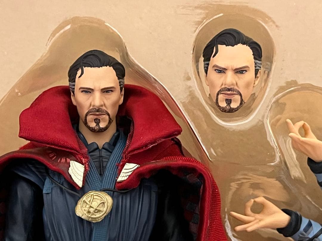 開封品　MAFEX ドクターストレンジ アベンジャーズ インフィニティ・ウォー