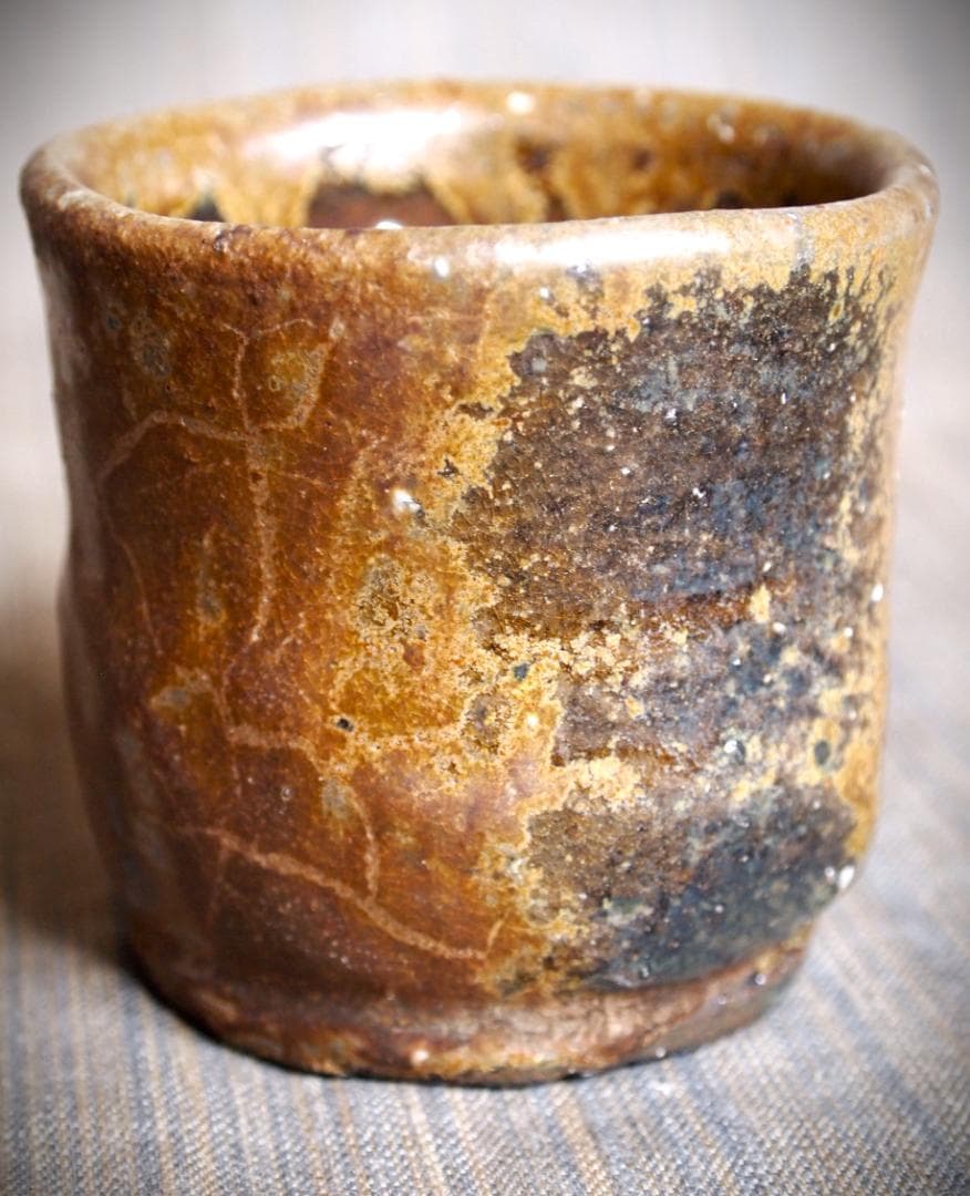 最上作★高力芳照【師：金重素山、金重有邦】★備前（黒）酒呑★共箱・布