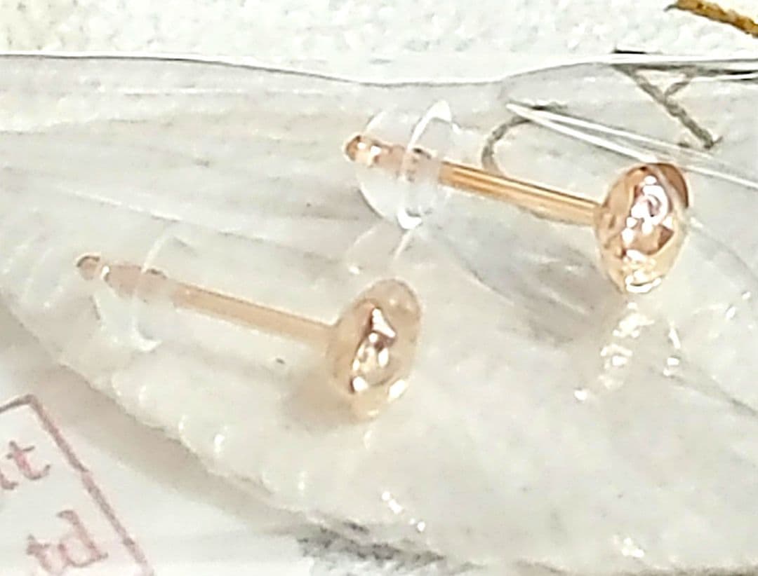 タイムセール新品未開封☆CaratキャラットK18星ピアス5㎜軸太0.9㎜ポスト