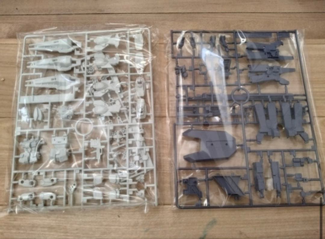 ガンプラ 未組立キット 複数パーツ