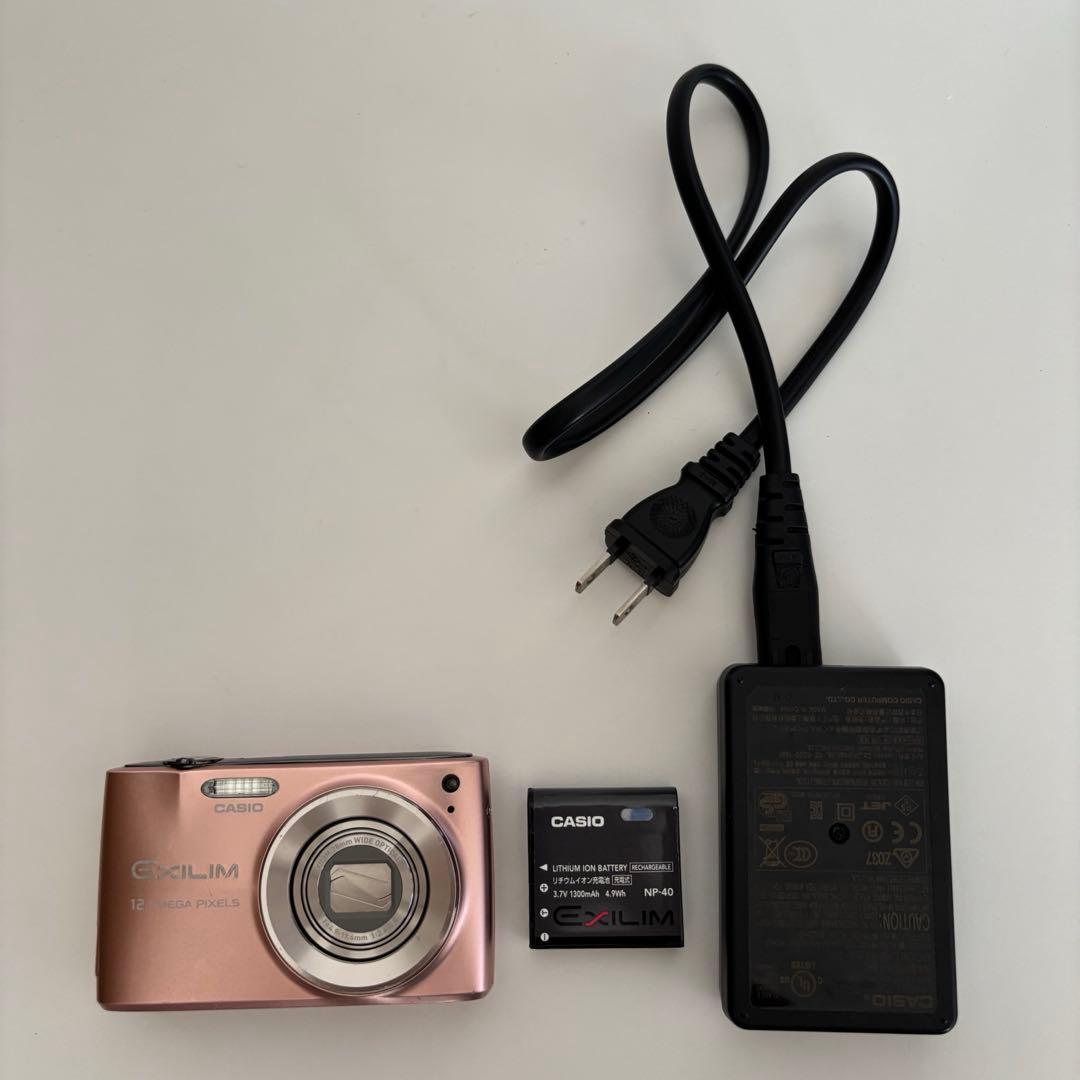 CASIO EXILIM 12.1メガピクセル デジタルカメラ（SDカード付）