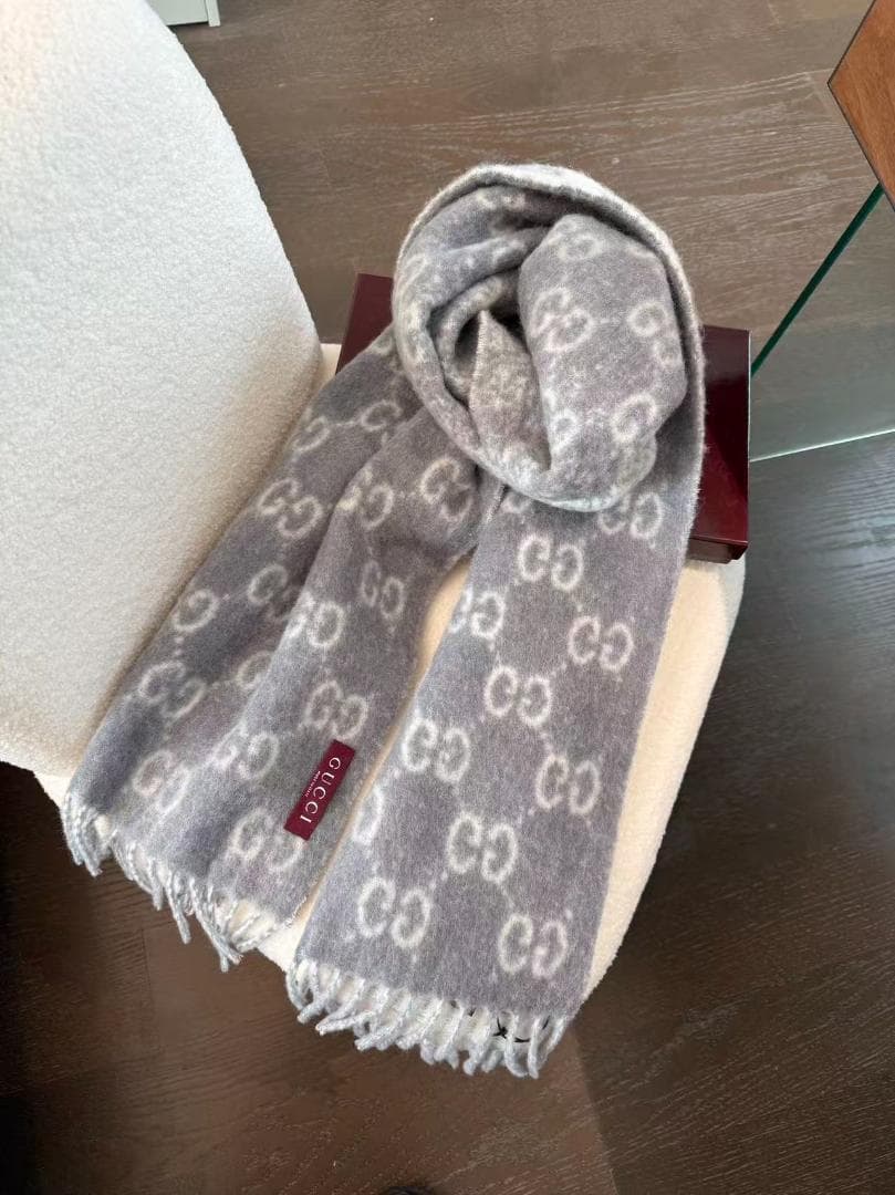 ★美品グレー GGロゴ マフラー*