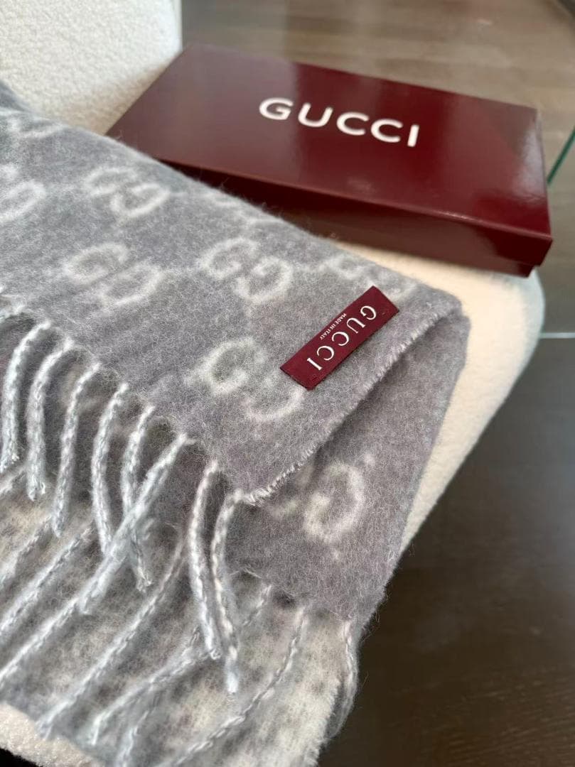 ★美品グレー GGロゴ マフラー*