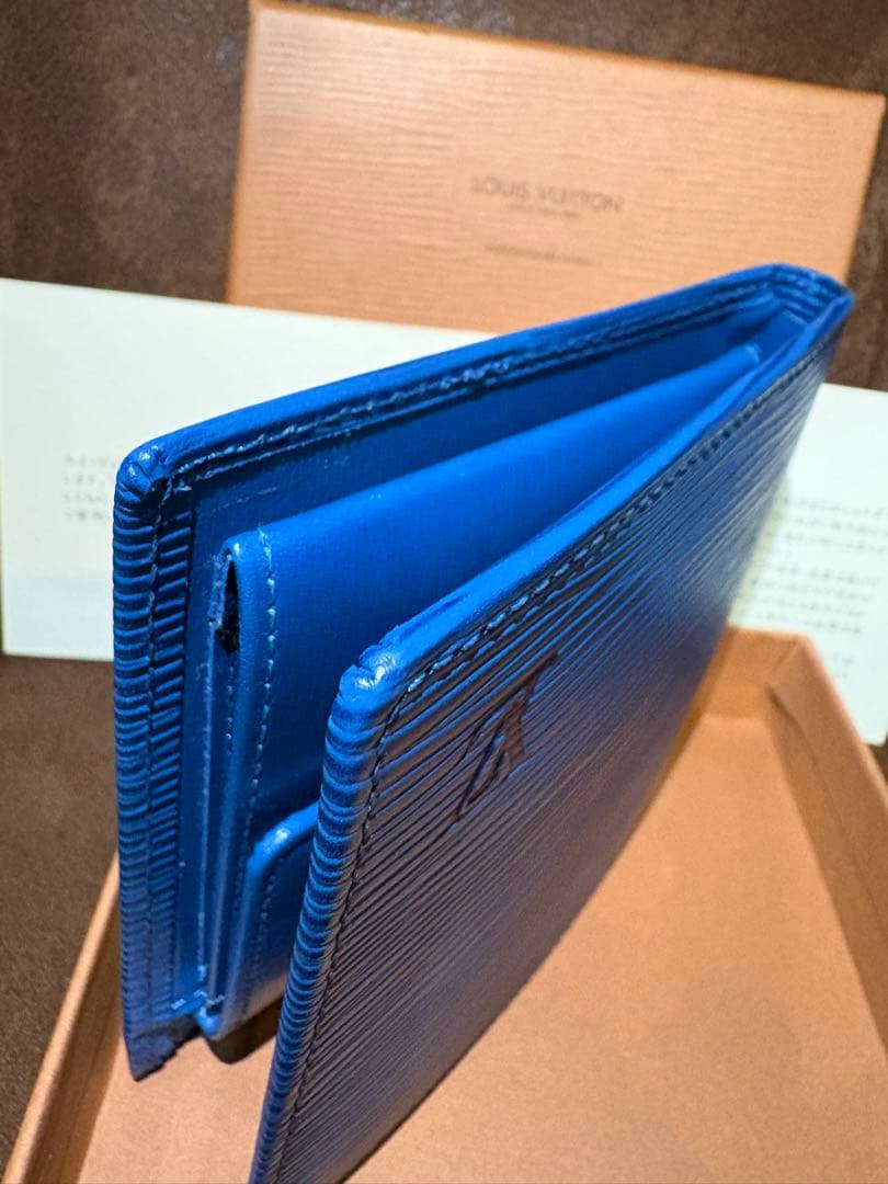 LOUIS VUITTON 青 レザー 財布　エピ