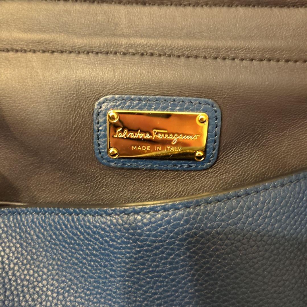 Salvatore Ferragamo ダークブルー ショルダーバッグ