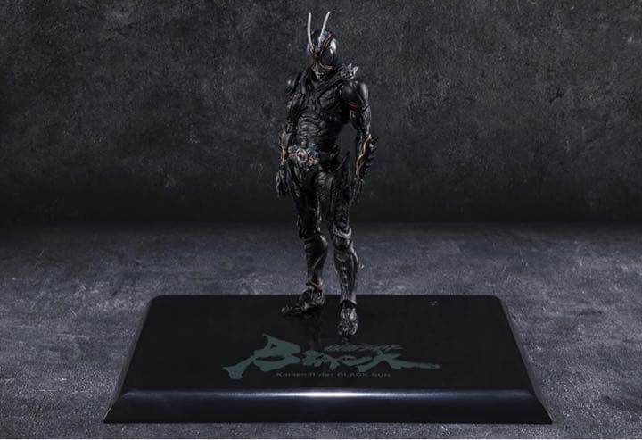Amazon限定版SHフィギュアーツ　仮面ライダーBLACK SUN