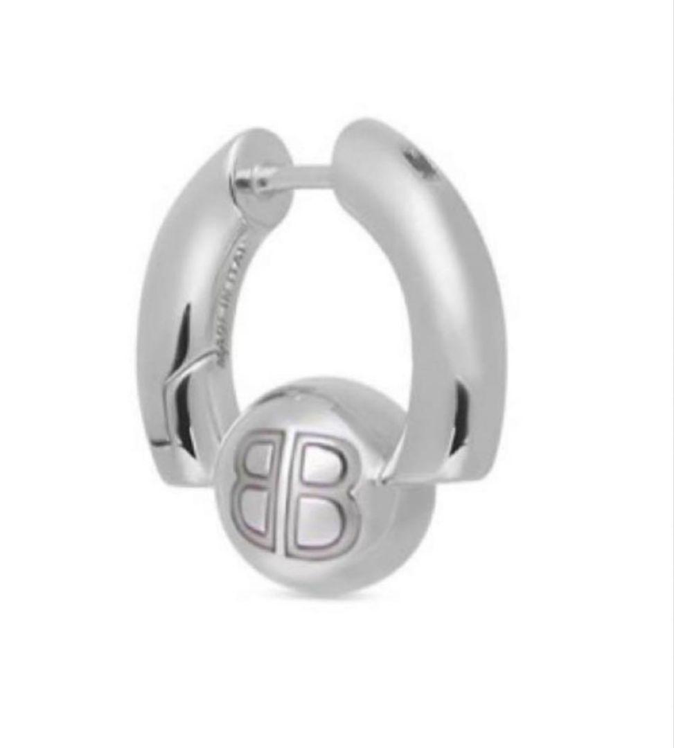 バレンシアガ　ピアスbalenciaga cut xs