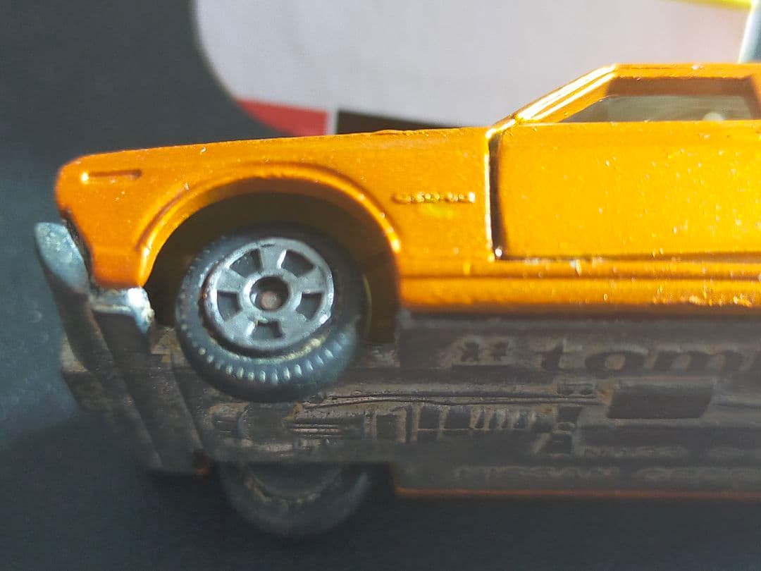 黒箱 トミカ No.33 ニッサン セドリック 4ドアハードトップ 香港製 香港