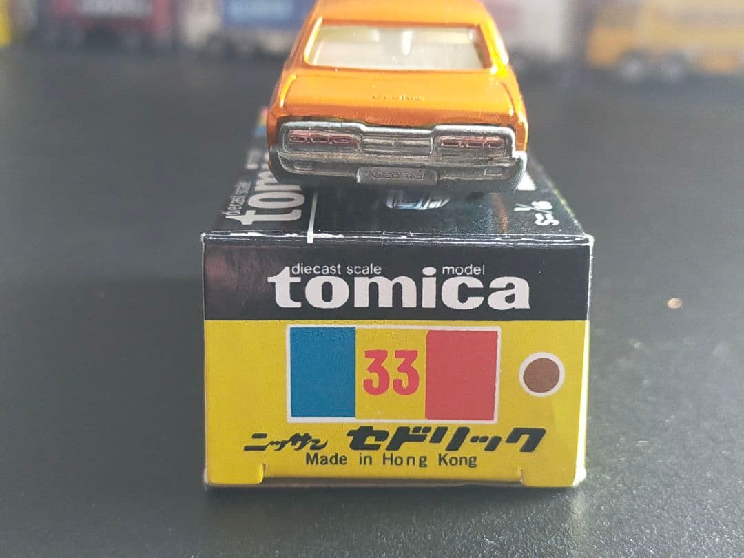 黒箱 トミカ No.33 ニッサン セドリック 4ドアハードトップ 香港製 香港